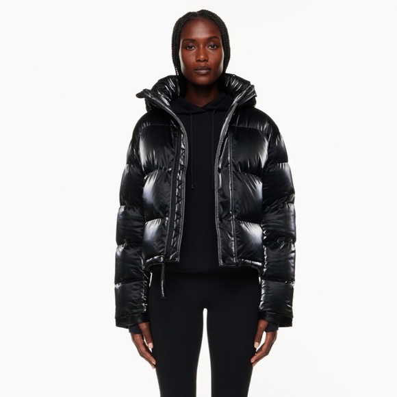 Aritzia The Super Puff Shorty Cropped puffer jacket black liquid shine - Picture 6 of 11